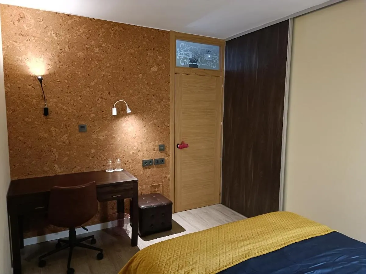 Homestay Double Room & Private Bathroom In Big Appartement Shared With Hosts Andorra la Vella