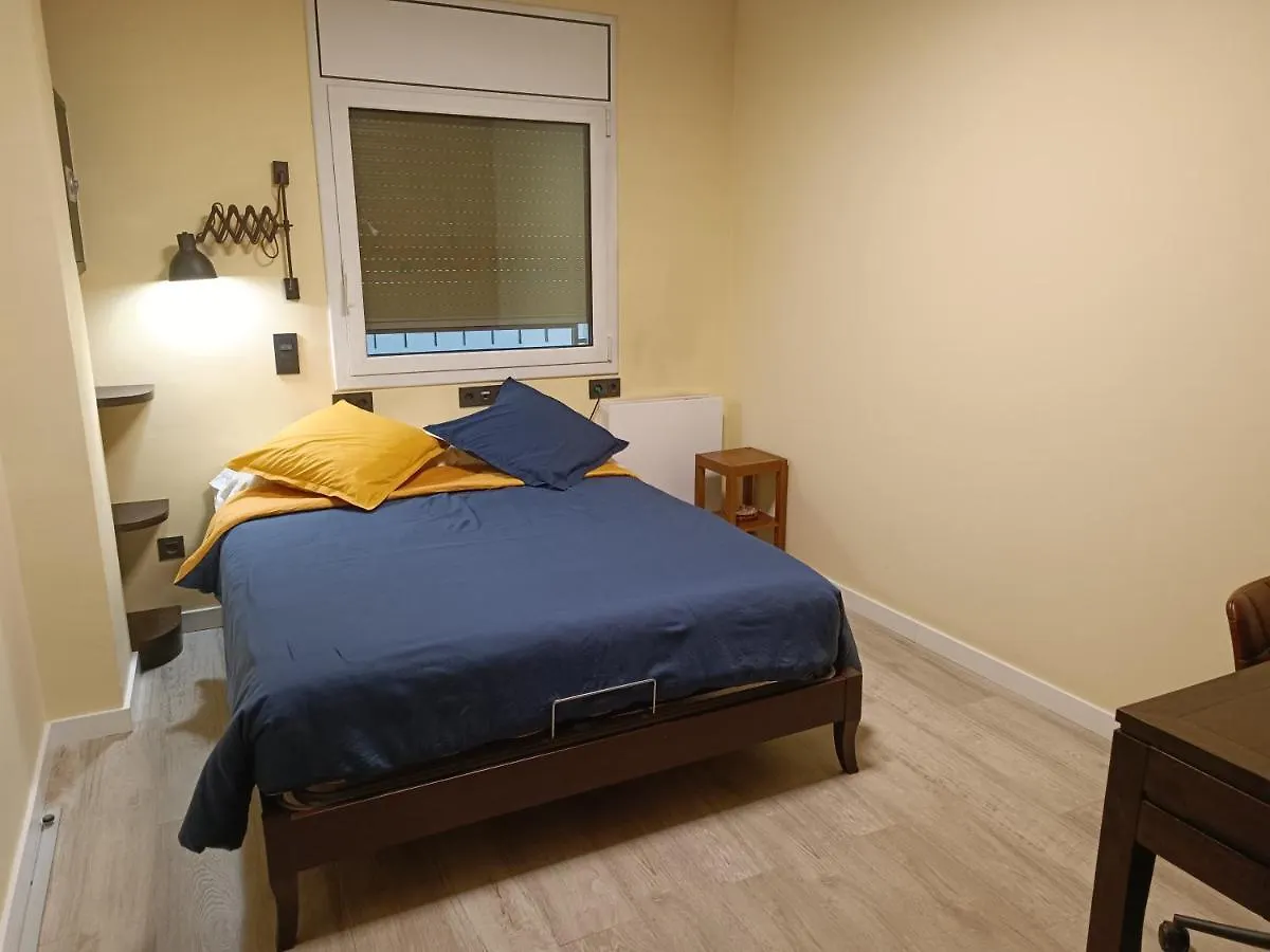 Double Room & Private Bathroom In Big Appartement Shared With Hosts Andorra la Vella